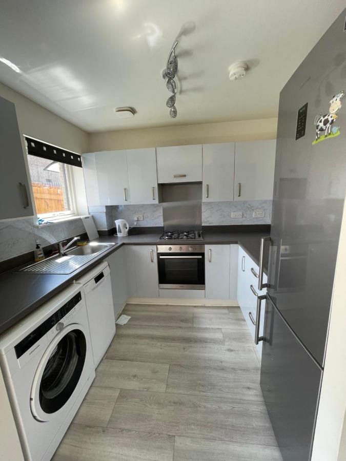 Modern 3 Bed Villa With Free Parking And Garden Close To City Center And Edinburgh Airport Zewnętrze zdjęcie